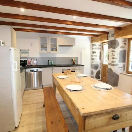 Holiday home Maison De Caractere Renovee Avec Jardin, Proche Puy Mary Et Activites Nature, Auvergne - Fr-1-742-523 Moussages